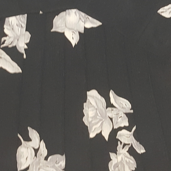 Alfred Dunner White Roses Print Midi Skirt - Picture 4 of 4